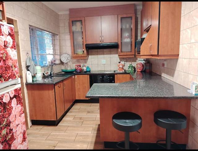 4 BEDROOM HOUSE FOR SALE IN MULBARTON